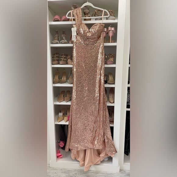 NWT Rose Gold One-Shoulder Sweep/Brush Train Beading Sequins Dresses - Picture 4 of 15